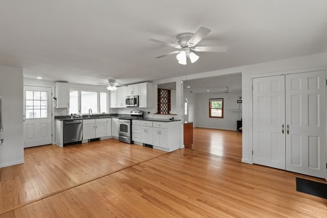 821 Pearse Rd, Swansea, MA 02777