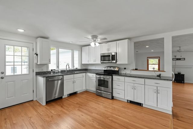 821 Pearse Rd, Swansea, MA 02777