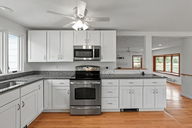 821 Pearse Rd, Swansea, MA 02777