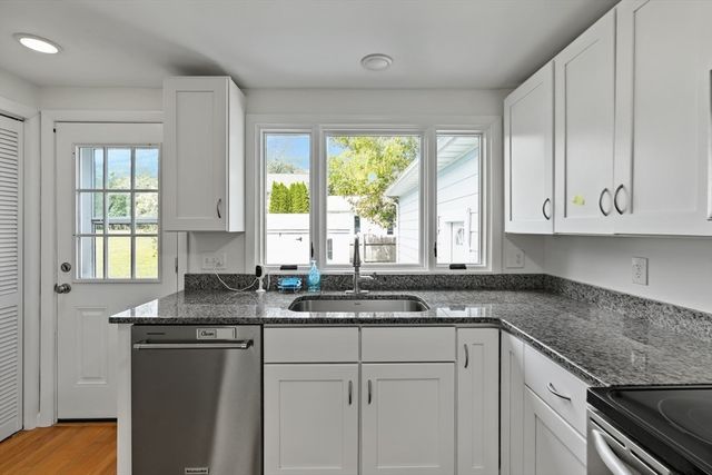 821 Pearse Rd, Swansea, MA 02777