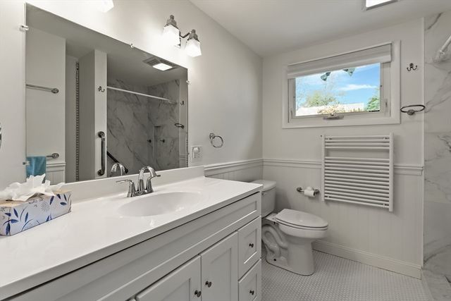 821 Pearse Rd, Swansea, MA 02777
