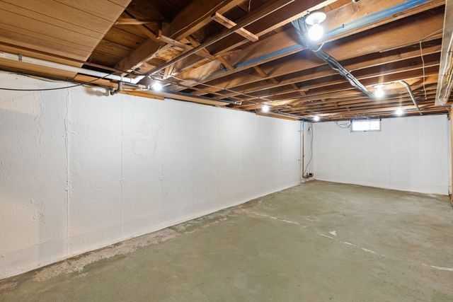821 Pearse Rd, Swansea, MA 02777
