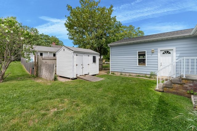 821 Pearse Rd, Swansea, MA 02777