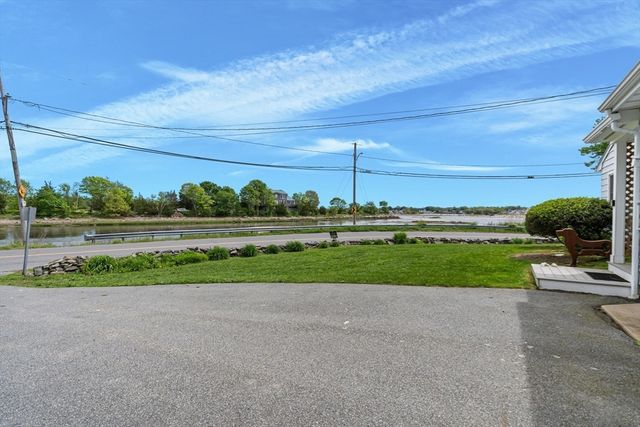 821 Pearse Rd, Swansea, MA 02777