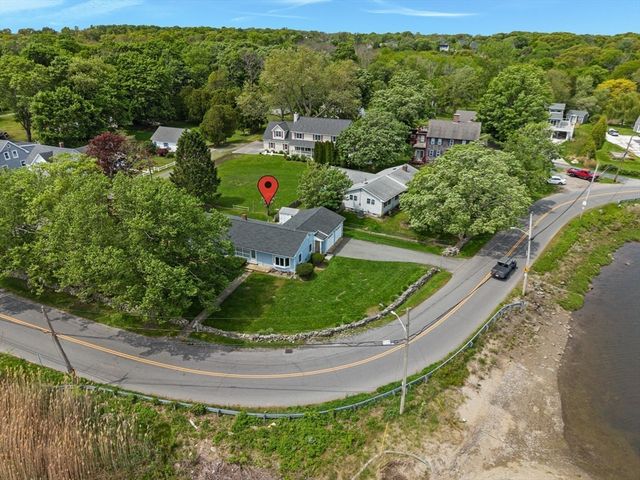 821 Pearse Rd, Swansea, MA 02777