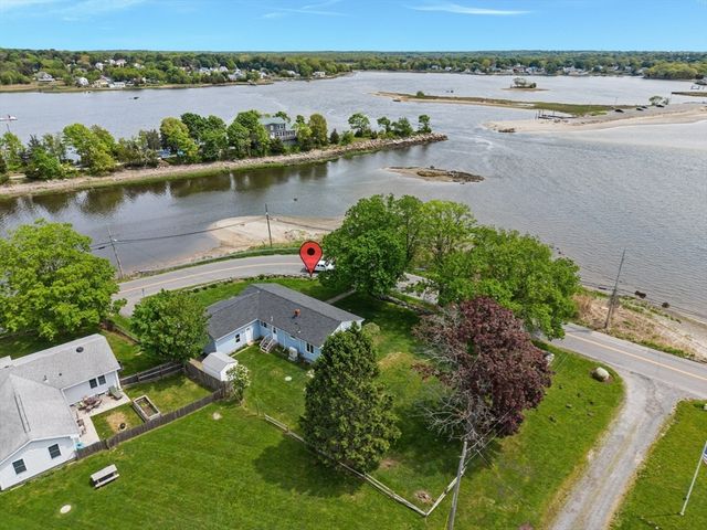 821 Pearse Rd, Swansea, MA 02777