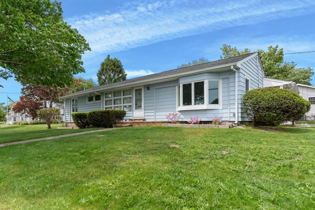 821 Pearse Rd, Swansea, MA 02777