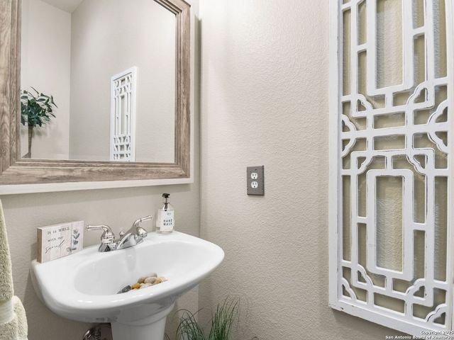 1504 Clementson, San Antonio, TX 78260