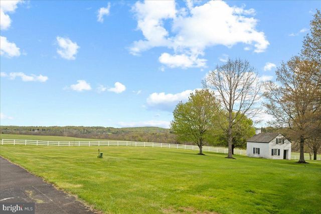 215 NOCKAMIXON RD, Kintnersville, PA 18930