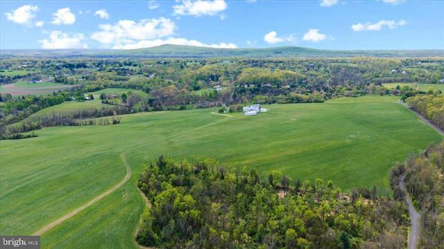 215 NOCKAMIXON RD, Kintnersville, PA 18930