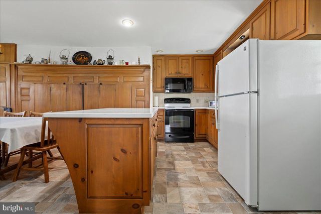 215 NOCKAMIXON RD, Kintnersville, PA 18930