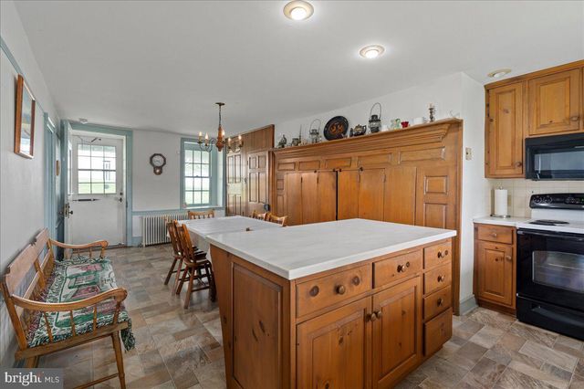 215 NOCKAMIXON RD, Kintnersville, PA 18930