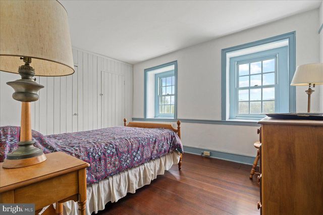 215 NOCKAMIXON RD, Kintnersville, PA 18930