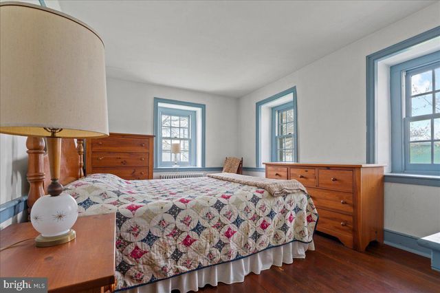 215 NOCKAMIXON RD, Kintnersville, PA 18930