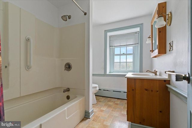 215 NOCKAMIXON RD, Kintnersville, PA 18930