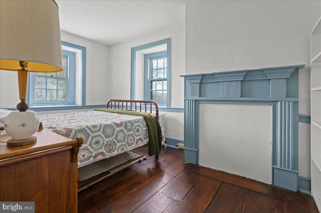 215 NOCKAMIXON RD, Kintnersville, PA 18930