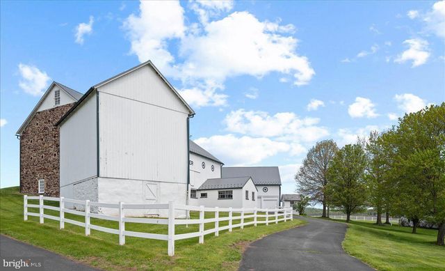 215 NOCKAMIXON RD, Kintnersville, PA 18930