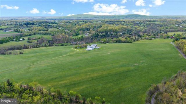 215 NOCKAMIXON RD, Kintnersville, PA 18930