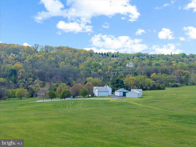 215 NOCKAMIXON RD, Kintnersville, PA 18930