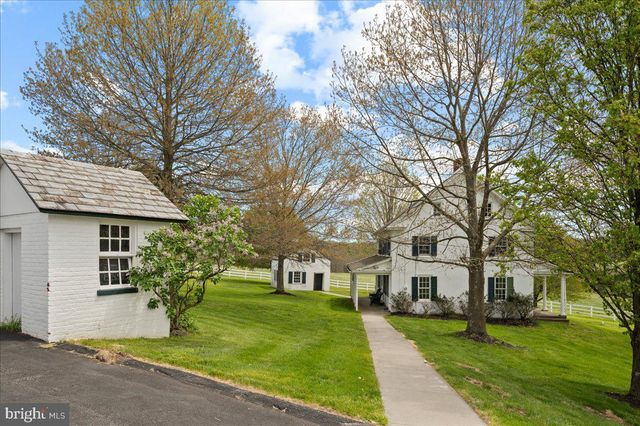 215 NOCKAMIXON RD, Kintnersville, PA 18930