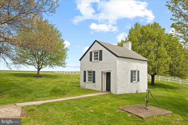 215 NOCKAMIXON RD, Kintnersville, PA 18930