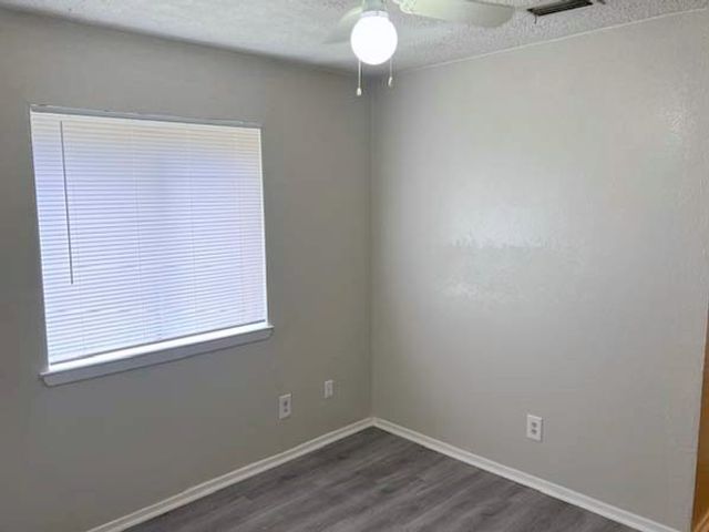 806 Phillips Drive, Ennis, TX 75119