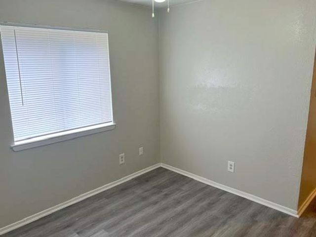 806 Phillips Drive, Ennis, TX 75119