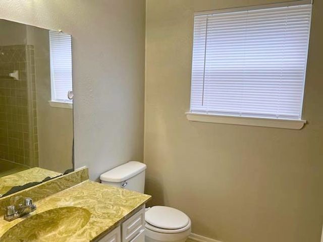 806 Phillips Drive, Ennis, TX 75119