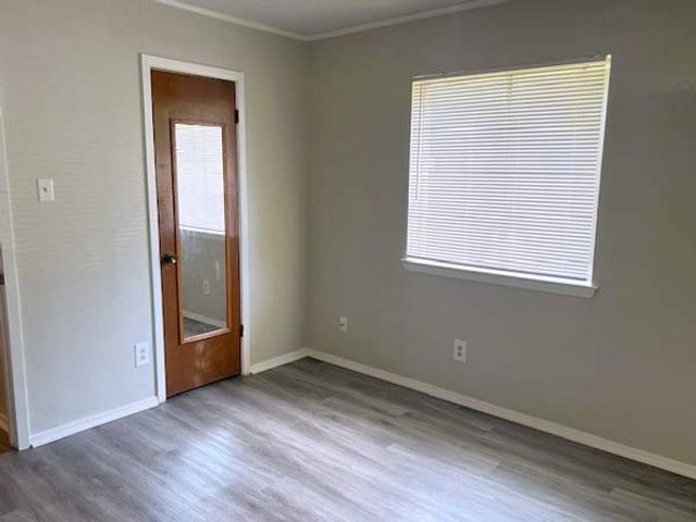 806 Phillips Drive, Ennis, TX 75119