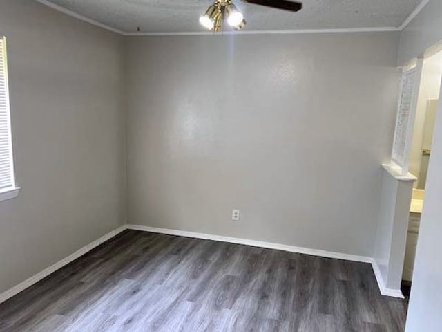 806 Phillips Drive, Ennis, TX 75119
