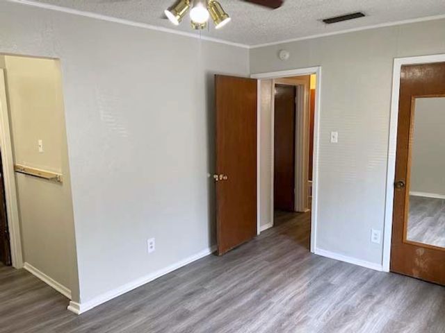 806 Phillips Drive, Ennis, TX 75119