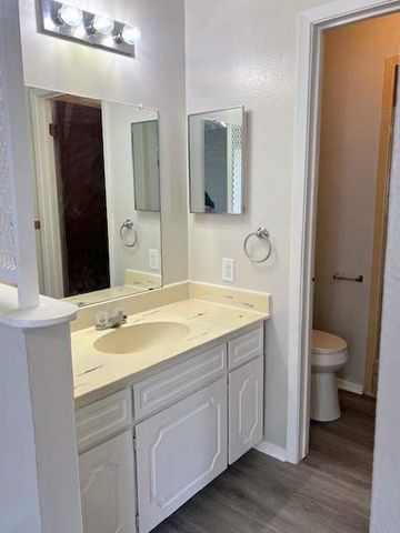 806 Phillips Drive, Ennis, TX 75119
