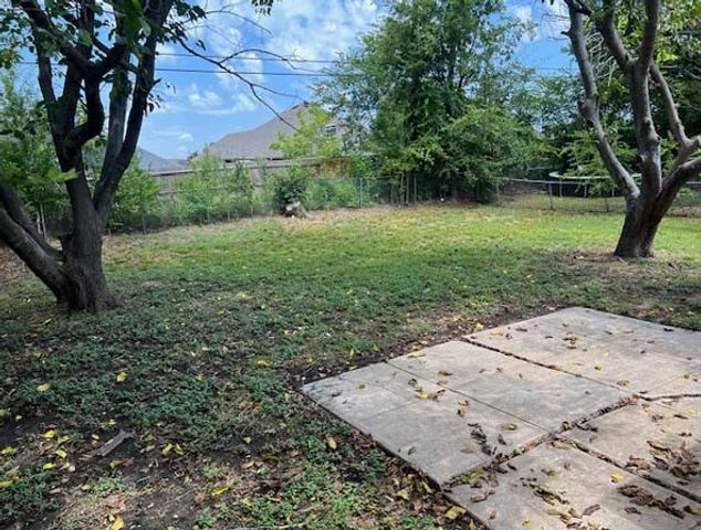 806 Phillips Drive, Ennis, TX 75119