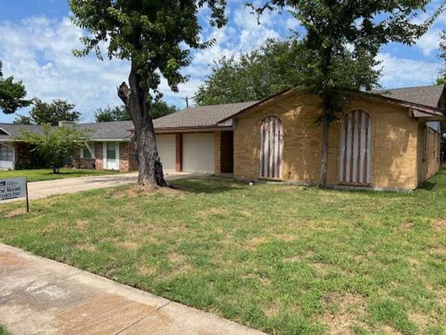 806 Phillips Drive, Ennis, TX 75119