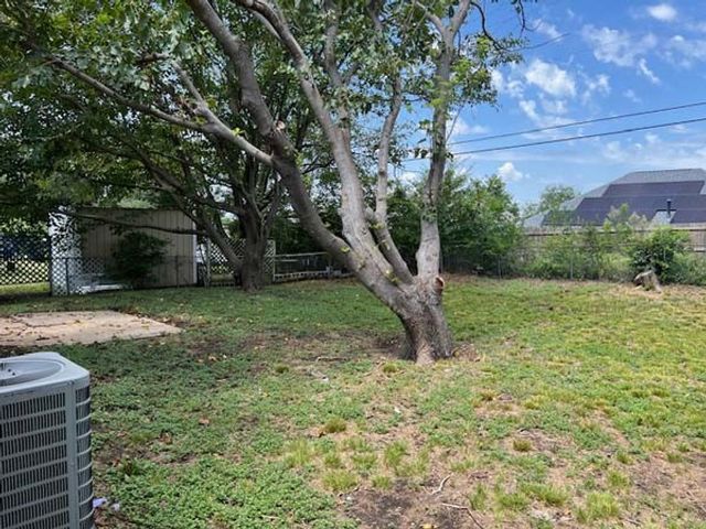 806 Phillips Drive, Ennis, TX 75119