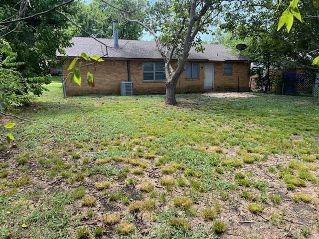 806 Phillips Drive, Ennis, TX 75119