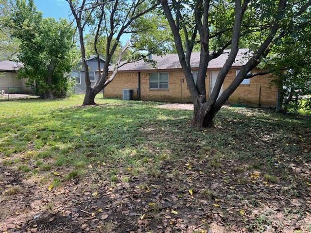 806 Phillips Drive, Ennis, TX 75119