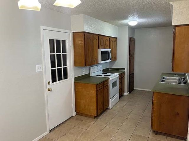 806 Phillips Drive, Ennis, TX 75119
