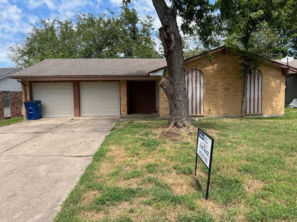 806 Phillips Drive, Ennis, TX 75119