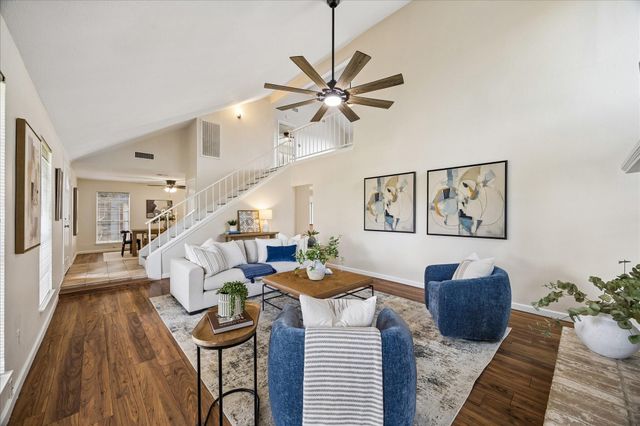 813 Lakeview Drive, Sugar Land, TX 77498