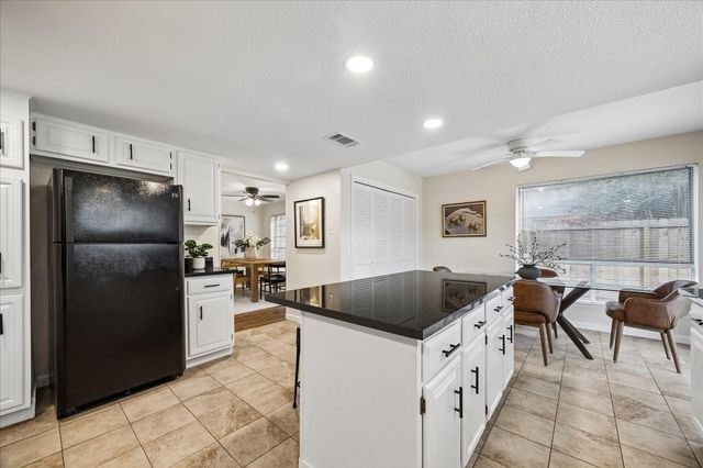 813 Lakeview Drive, Sugar Land, TX 77498