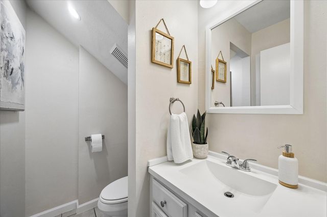 813 Lakeview Drive, Sugar Land, TX 77498