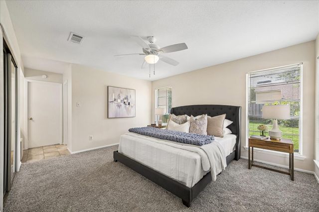 813 Lakeview Drive, Sugar Land, TX 77498