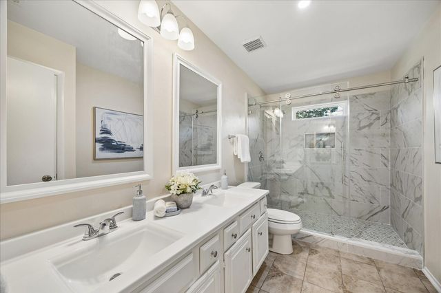 813 Lakeview Drive, Sugar Land, TX 77498