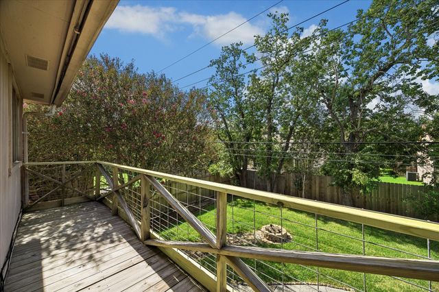 813 Lakeview Drive, Sugar Land, TX 77498