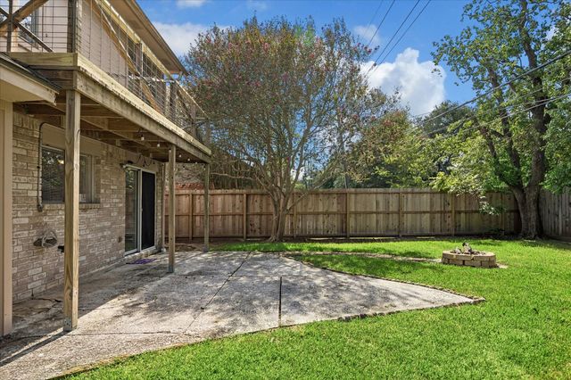 813 Lakeview Drive, Sugar Land, TX 77498