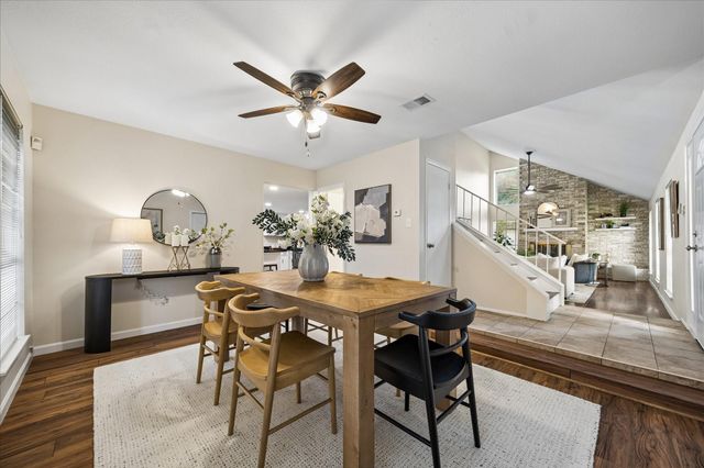 813 Lakeview Drive, Sugar Land, TX 77498