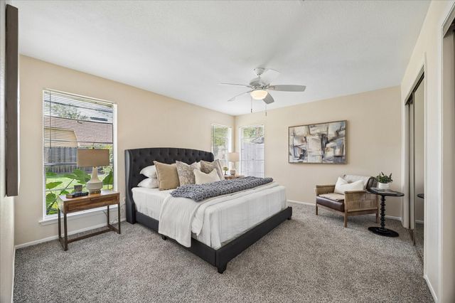 813 Lakeview Drive, Sugar Land, TX 77498
