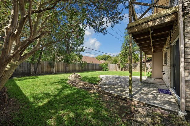 813 Lakeview Drive, Sugar Land, TX 77498