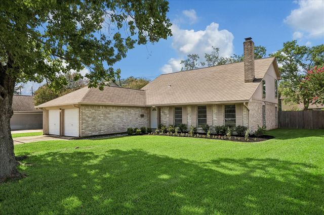 813 Lakeview Drive, Sugar Land, TX 77498